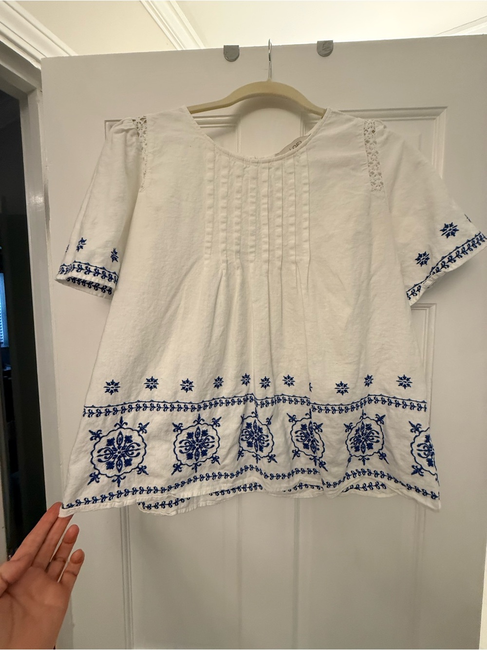 Ann Taylor Loft White Embroidered Cotton Peasant Top with Blue Folk Motif
